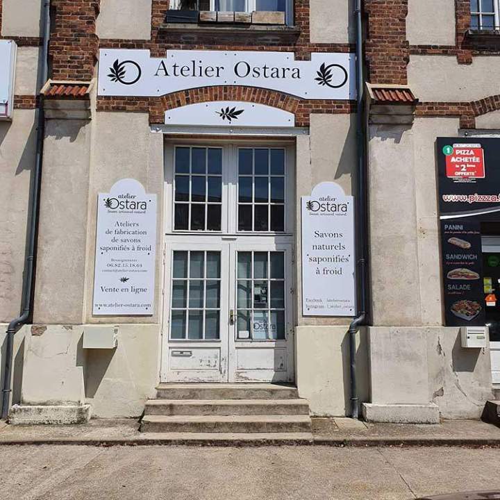 Enseigne de magasin sur mesure à Méréville<br>Création personnalisée d’enseignes pour magasins à Méréville<br>Réalisation sur mesure d’enseignes de magasin à Méréville